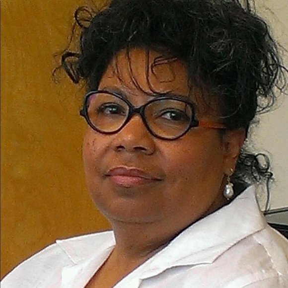 Meet your Posher, Cecilia - Picture 1 of 1